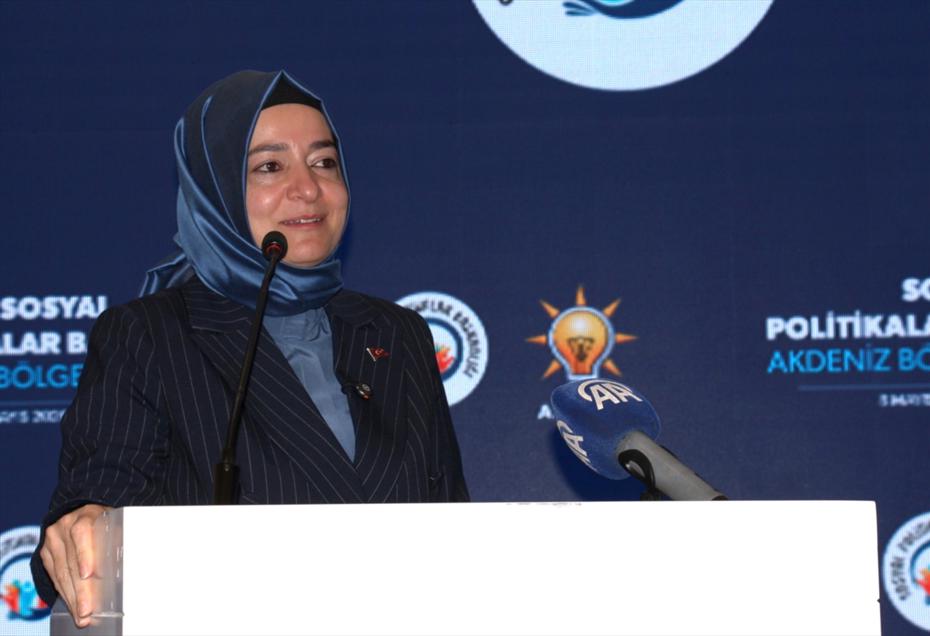 Fatma Betül Sayan Kaya Görevlerinden İstifasını Duyurdu: Temiz Bir Süreç İçin Adım Attı