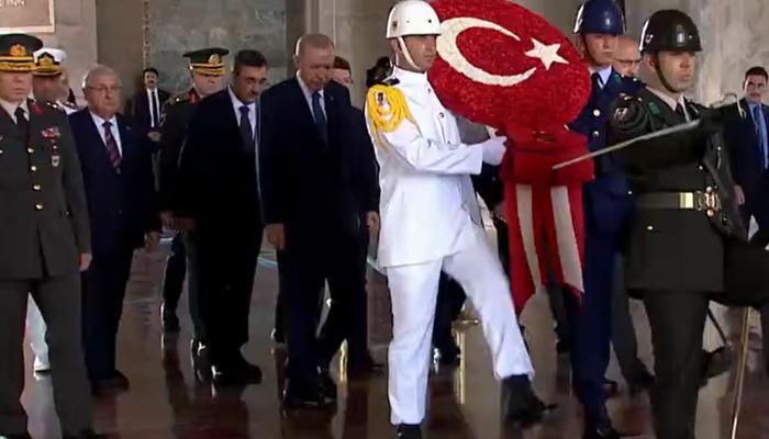 Cumhurbaşkanı Erdoğan’dan Anıtkabir’de ‘siyasi suikast’ vurgusu!  Çağın üyeleriyle ziyaret edildi