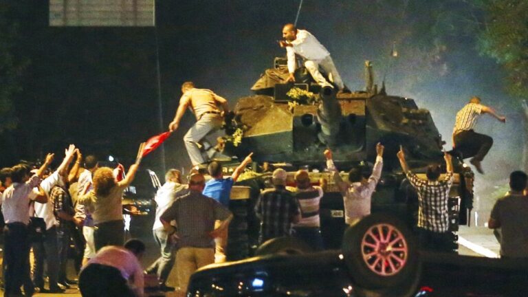 15 Temmuz darbe girişimi nedeniyle ömür boyu hapis cezasına çarptırılan 31 özel kişinin tahliyesine karar verildi.