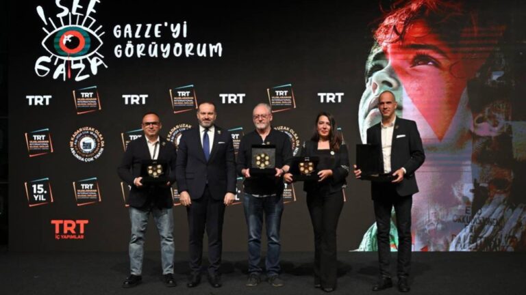 Oyuncu Liam Cunningham ve Sinan Albayrak, “İnsanlığa Çağrı” panelinde konuştu.