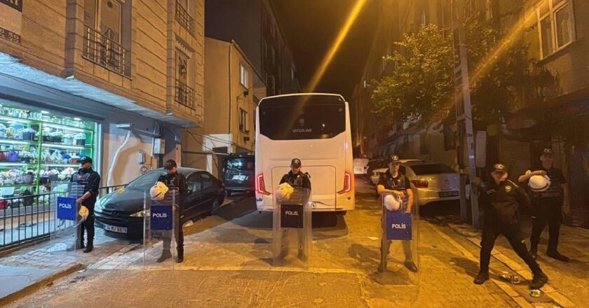 Esenyurt’a giden köpeğin tartışması nedeniyle 7 kişi yaralandı.