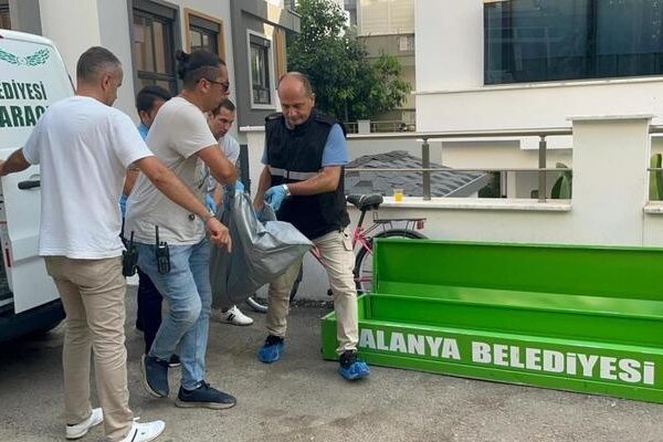 Antalya’daki Korku: Ev sahibini “Evde bir cinayet işledim” dedi! Polisin karşılaştığı manzara …