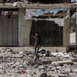 Katil, 15’i Gazze Şeridi’nde yardım bekleyen 53 Filistinliyi öldürdü.