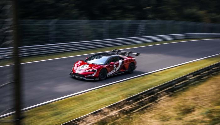 Bugatti’yi arkasında bıraktı: Dünyanın en hızlı kitlesel araba kaydının yeni bir sahibi var!