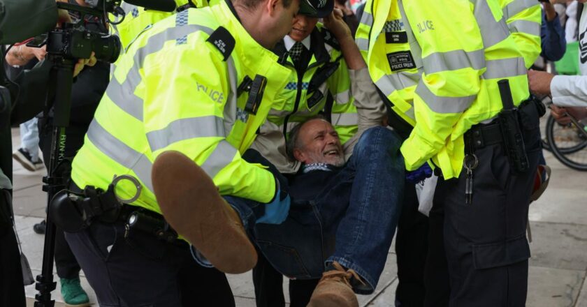 Londra’da yasaklanan “Filistin Eylem” grubunu desteklemek için 890 kişi tutuklandı