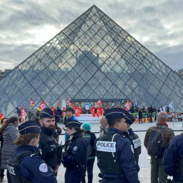 Louvre Müzesi’ndeki bazı mücevherler merkez bankasına devredildi