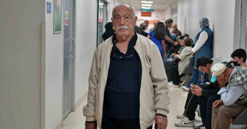 Babası ve kız kardeşinden aldığı böbreklerle 48 yıldır yaşıyor.