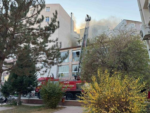 Ereğli'de 2 ticari binanın çatısında çıkan yangın nedeniyle panik