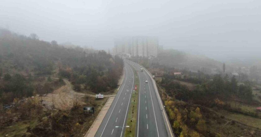 Sis etkili oldu, görüş mesafesi 50 metreye düştü