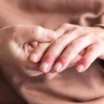 Yorgunluk zannettiğiniz eklem ağrıları tehlikeli olabilir! Tedavi edilmezse tüm vücuda yayılıyor.