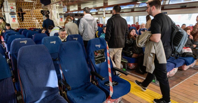 İzmir’de “koltuk boş” 25 Kasım mesajı: Bir koltuk boş, bir kadın kayıp – Son Dakika Cumhuriyet’in Ege Haberleri