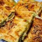 Pratik ve Nefis: Kıtır Kıtır Ispanaklı Börek Nasıl Yapılır?