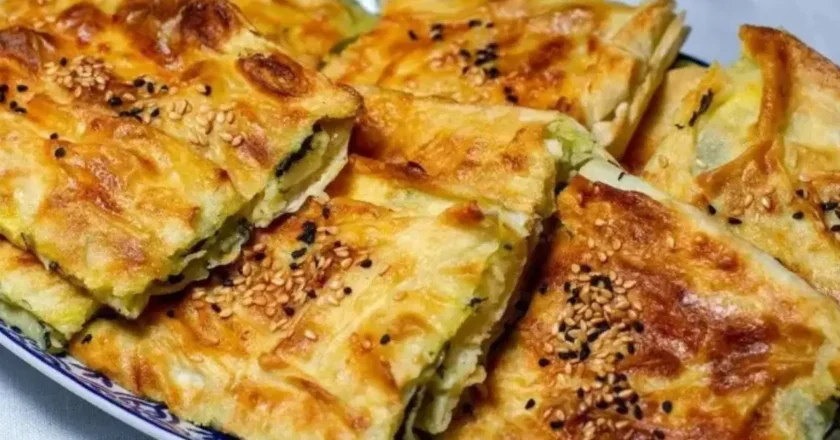 Pratik ve Nefis: Kıtır Kıtır Ispanaklı Börek Nasıl Yapılır?