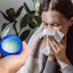 Gripte rahatlama sağlayan Vicks yöntemi! Yara bandına sürmek işe yarıyor!